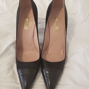 BEAUTIFUL SATIN AND LEATHER PRADA PUMPS SIZE 38.5